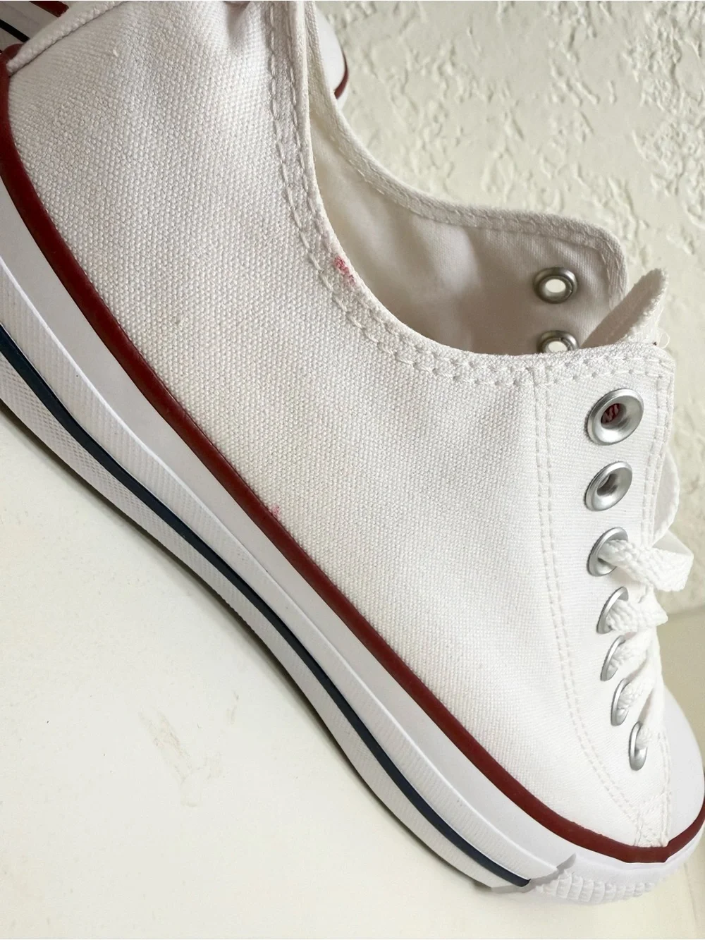 Converse White Low-Top Sneakers with Red & Navy Stripes Mens 8.5 women’s 10.5 - Picture 6 of 6